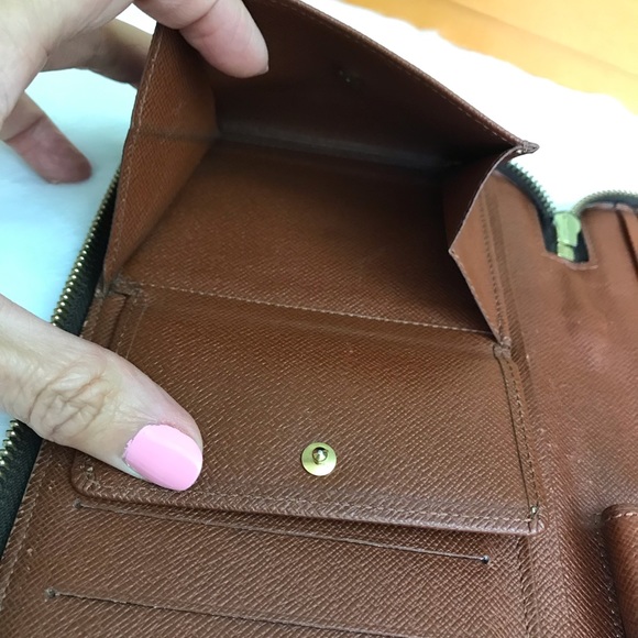 Louis Vuitton - Picture 12 of 16